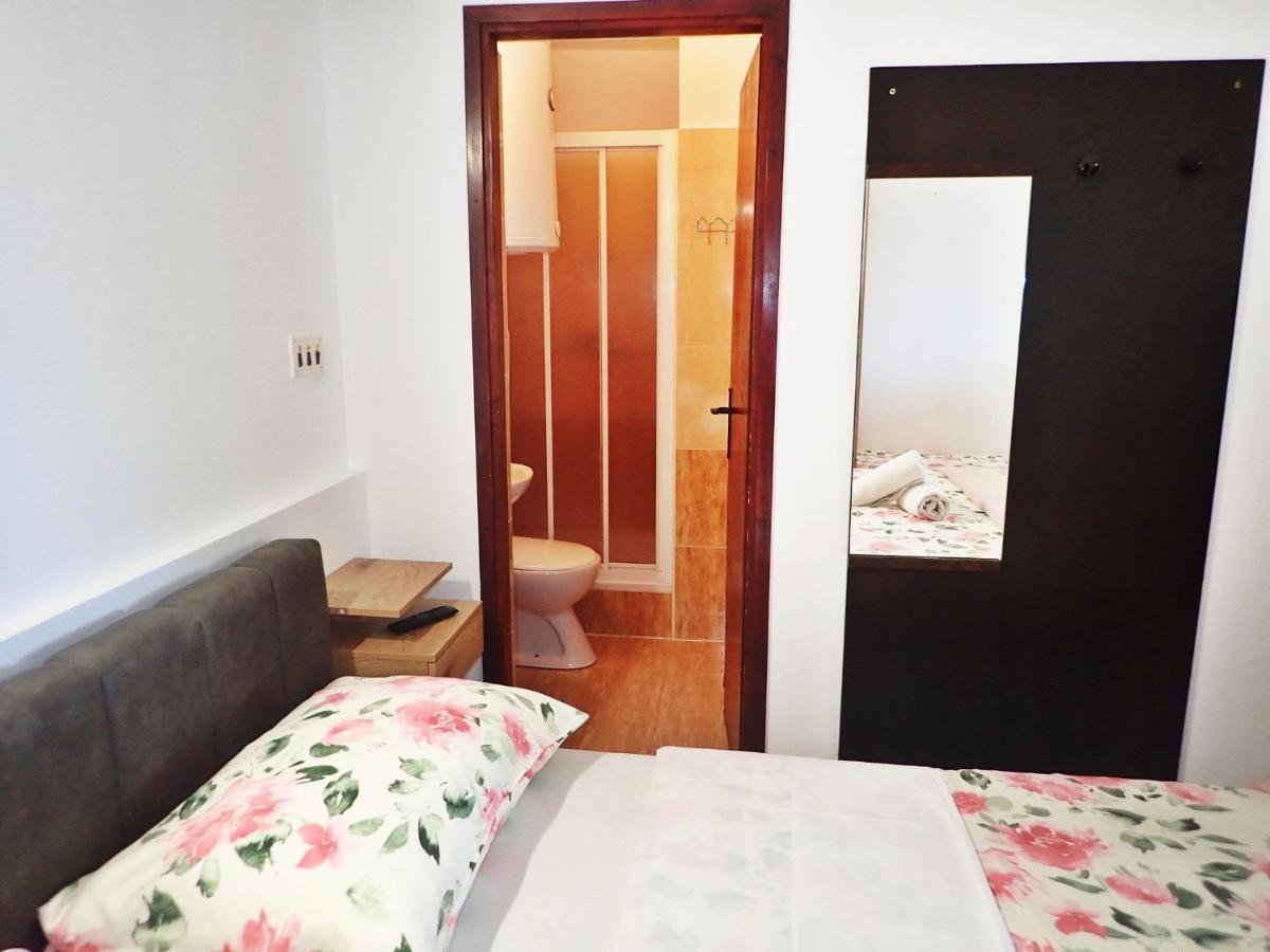 Apartmani Ivica & Boja Starigrad Exterior photo